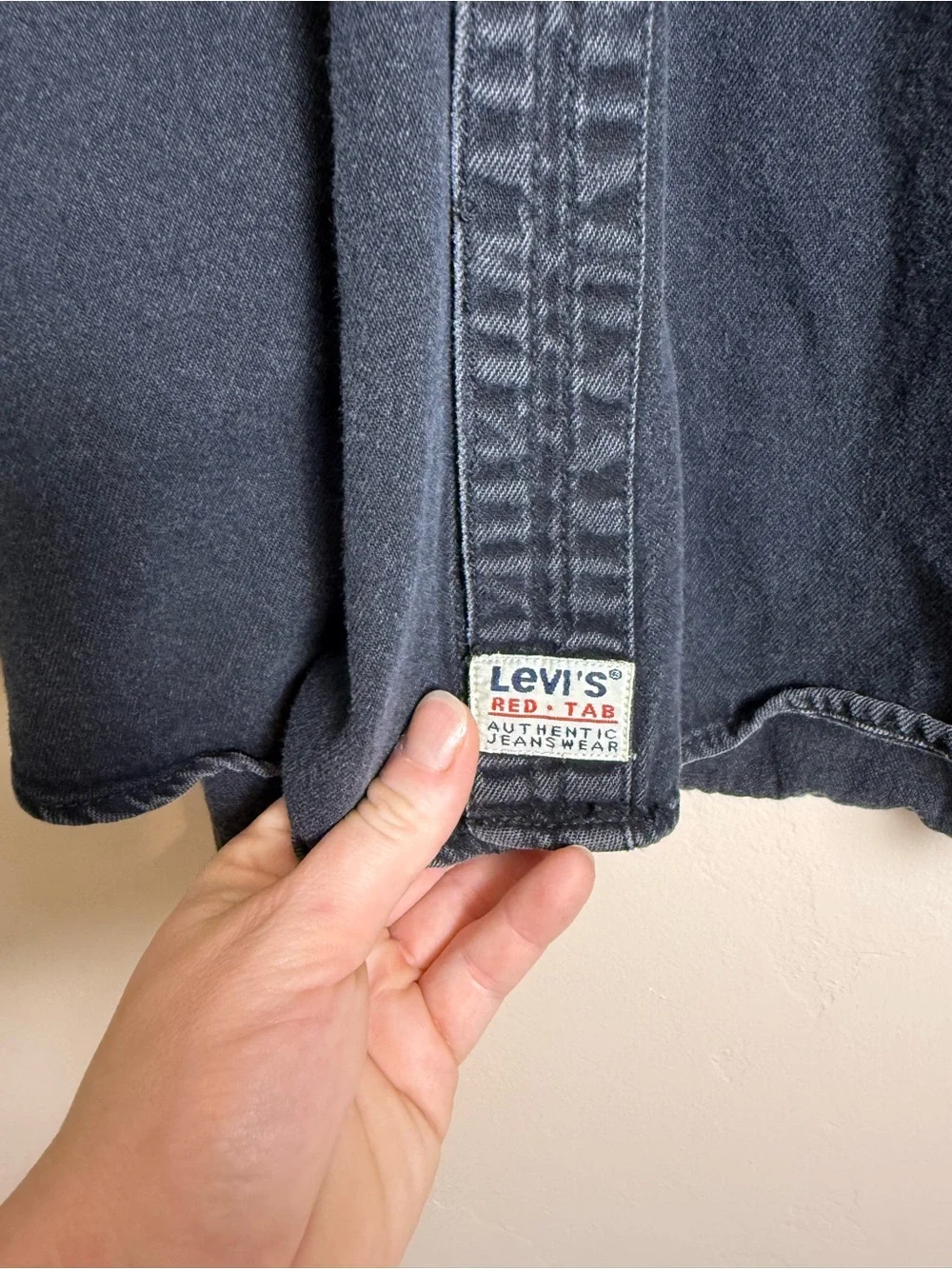 Vintage 1996 Levi's Red Tab Black cotton denim button-up shirt size Large